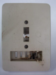 El-Vagt 10.B Når der har været en kortslutning i en stikkontakt, kunne de se såleds ud.